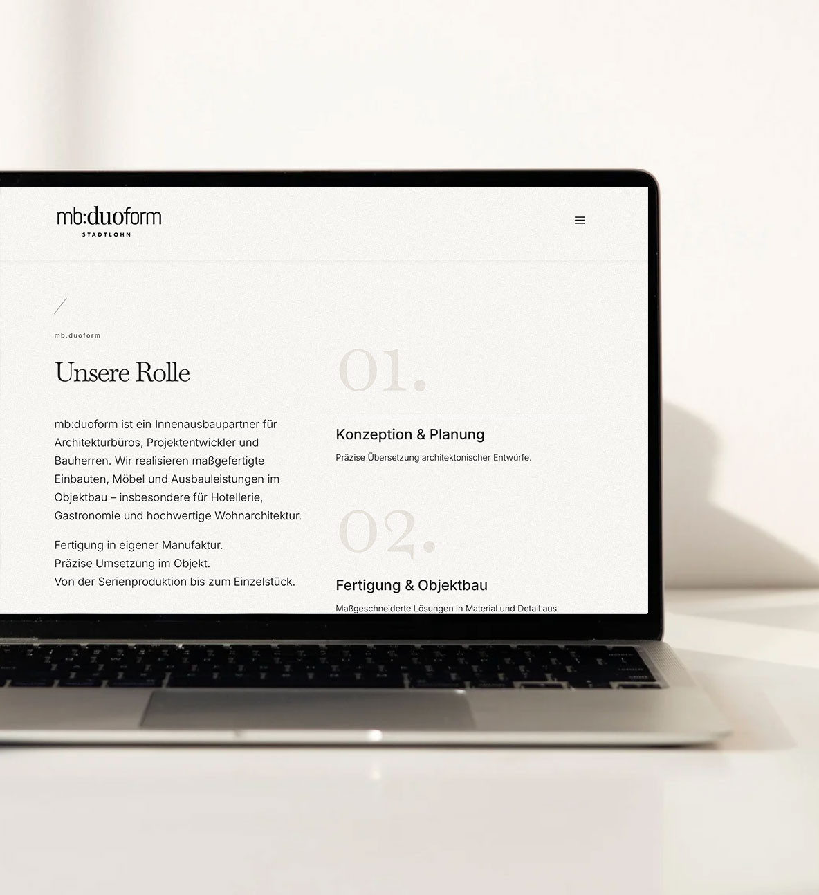 Neuer Markenauftritt und Website von mb:duoform auf einem Laptop
