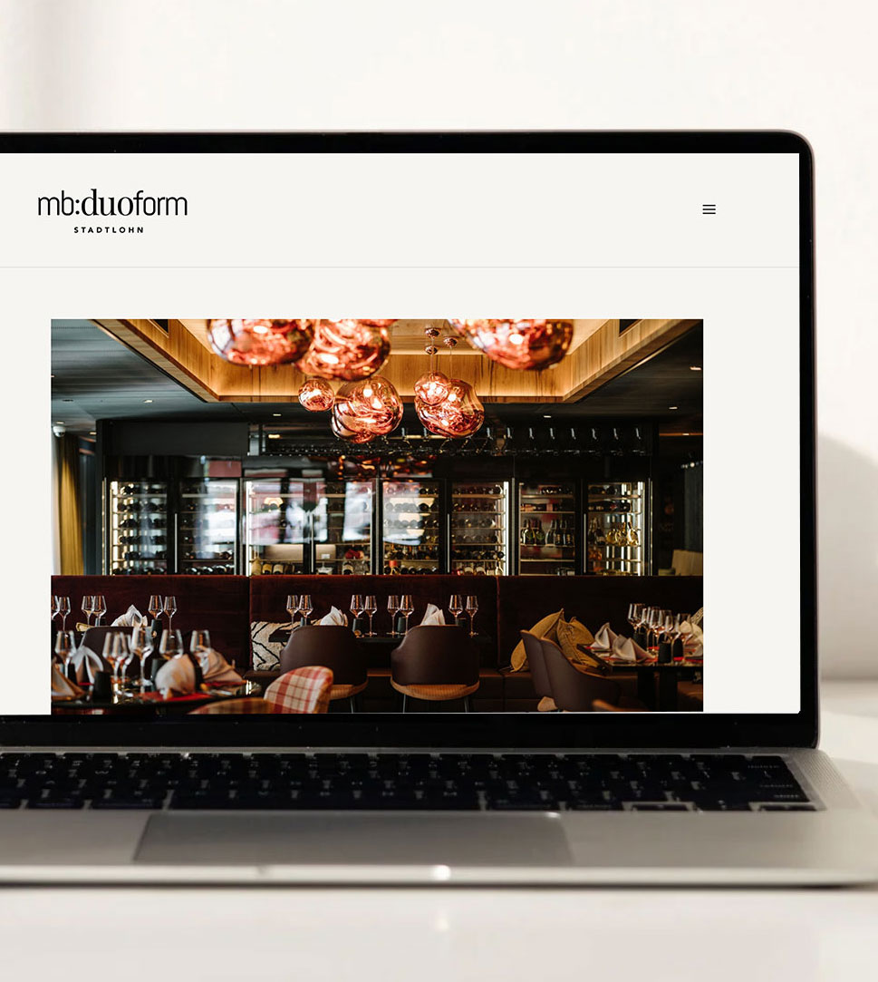 Neuer Markenauftritt und Website von mb:duoform auf einem Laptop